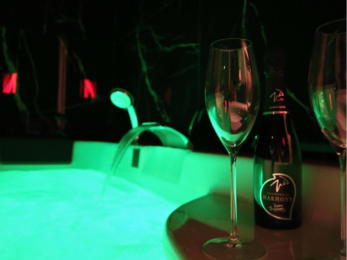 Sejour Detente A Saint-Omer - Jacuzzi Prive, Terrasse, Centre-Ville Et Parking Gratuit エクステリア 写真