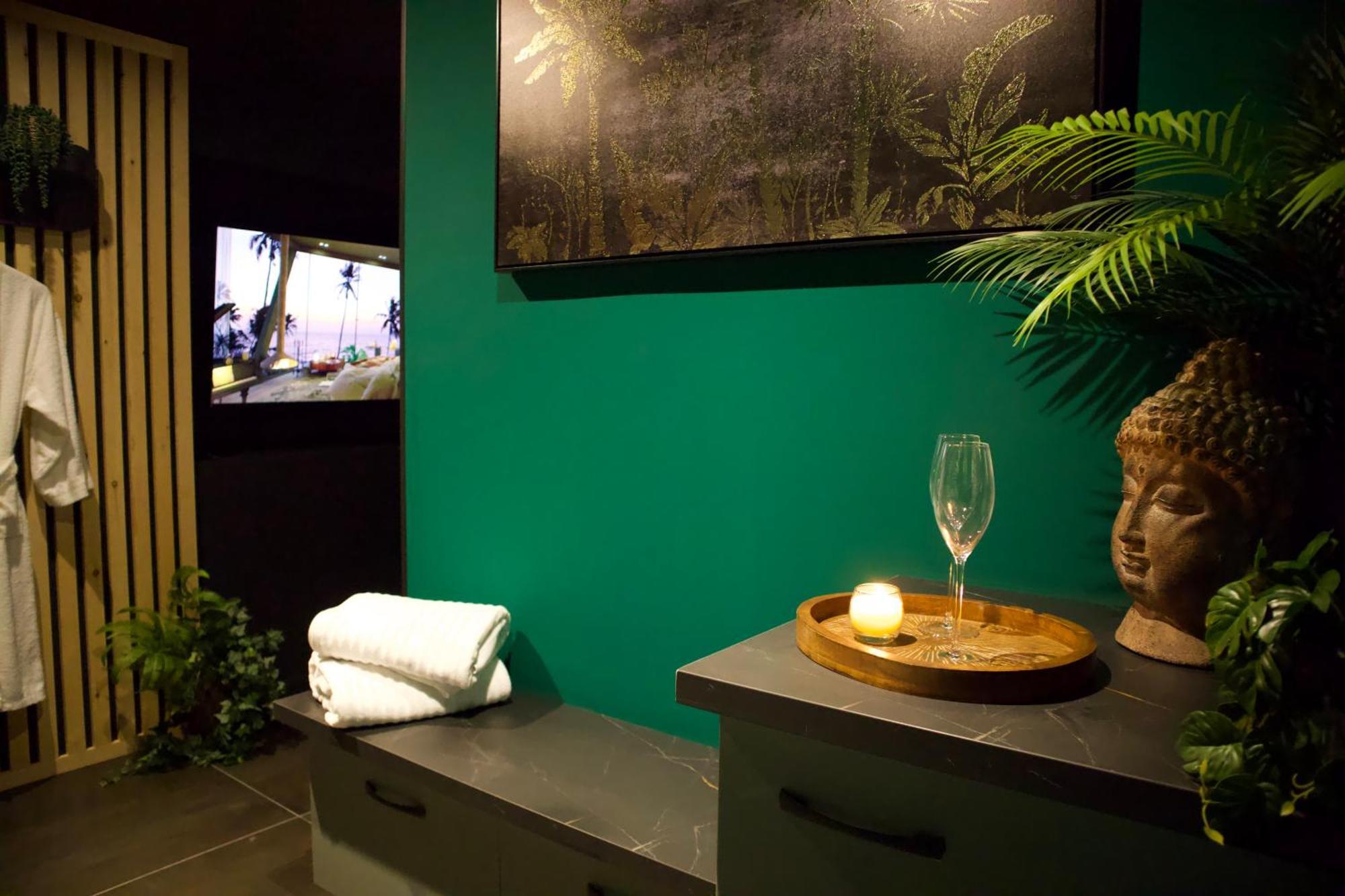Sejour Detente A Saint-Omer - Jacuzzi Prive, Terrasse, Centre-Ville Et Parking Gratuit エクステリア 写真